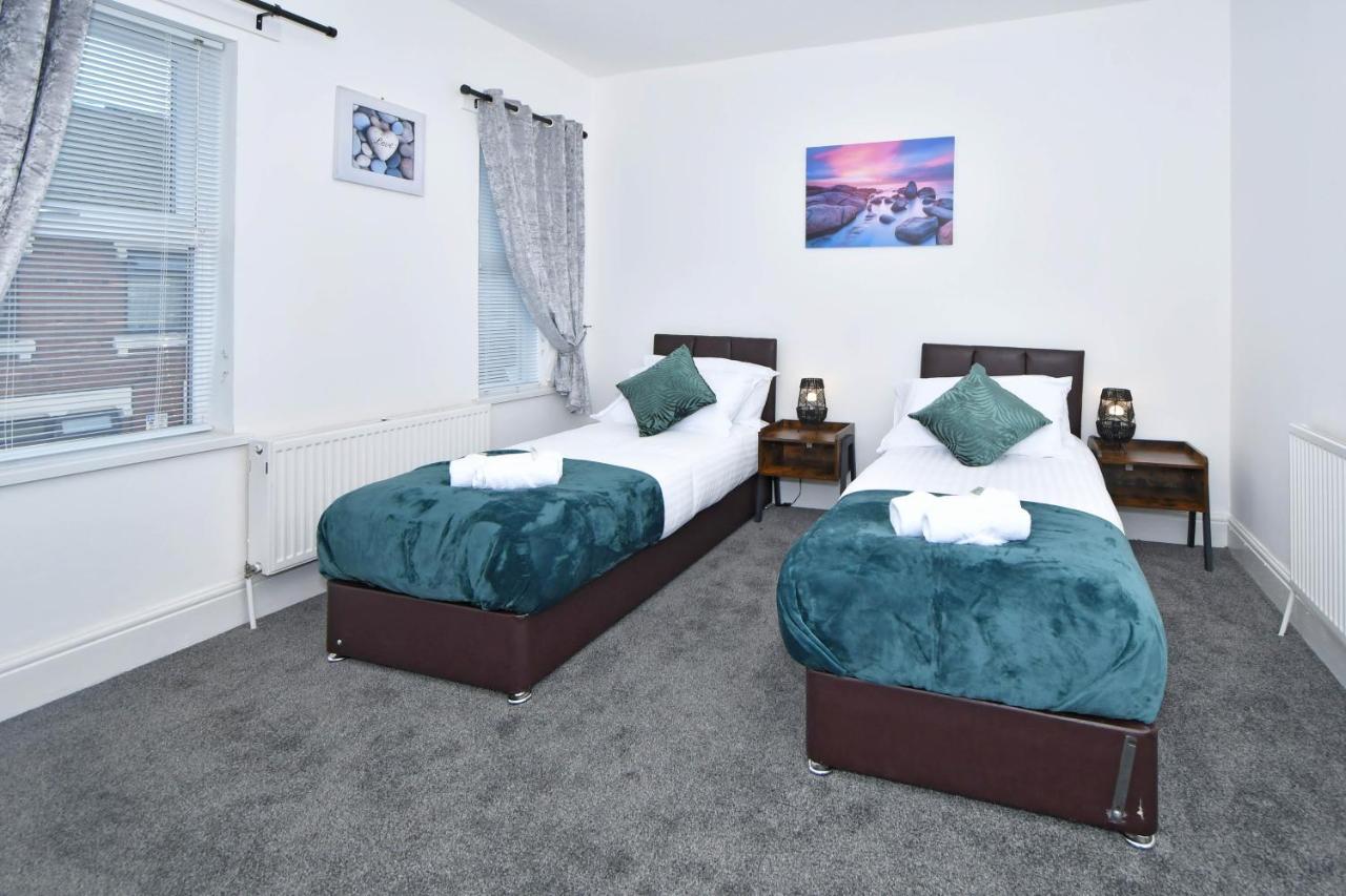 Вілла Jane House, Superb 3 Bed House, Sleeps 6 Stoke-on-Trent Екстер'єр фото